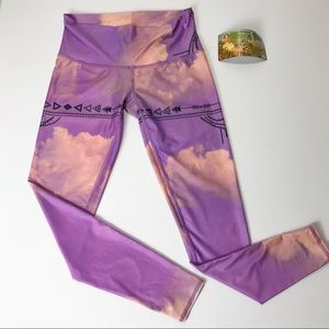 Teeki Hot Pants lavender clouds leggings medium